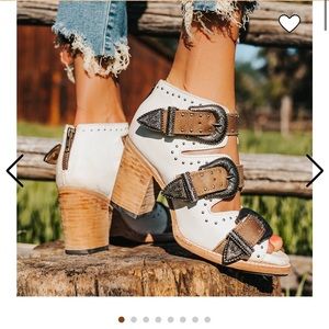 BNIB Freebird Violet White Multi Size 8